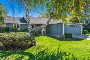 2228 SW Stonehedge Ct, Redmond, OR 97756 - Photo 1