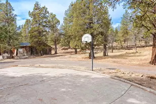 67439 Hwy 20, Bend, OR 97703 - Photo 29