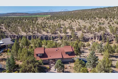 7950 NW Grubstake Way, Redmond, OR 97756 - Photo 3