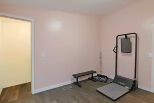 633 E Archwood Dr, Eagle Point, OR 97524 - Photo 17