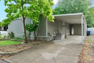 633 E Archwood Dr, Eagle Point, OR 97524 - Photo 5