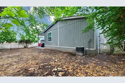 633 E Archwood Drive #UNIT 12, Eagle Point, OR 97524 - Photo 3