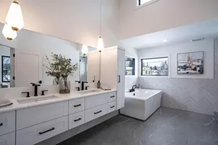 2 NW Hood Pl, Bend, OR 97703 - Photo 33