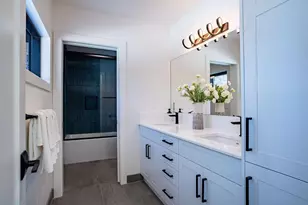 2 NW Hood Pl, Bend, OR 97703 - Photo 41