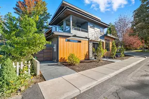 2 NW Hood Pl, Bend, OR 97703 - Photo 3