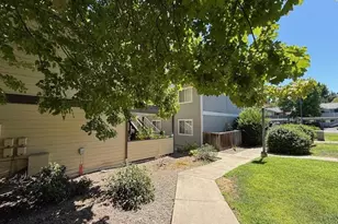 889 Valley View Dr, Medford, OR 97504 - Photo 5