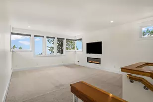 3160 N W Colonial Dr, Bend, OR 97703 - Photo 33