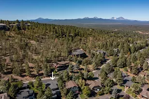 3160 N W Colonial Dr, Bend, OR 97703 - Photo 57