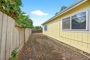 555 Freeman Rd, Central Point, OR 97502 - Photo 29