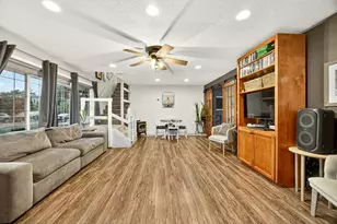 342 Hazel St, Central Point, OR 97502 - Photo 3