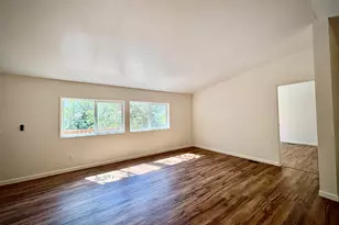 581 Azalea Dr, Grants Pass, OR 97526 - Photo 11