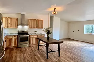 581 Azalea Dr, Grants Pass, OR 97526 - Photo 3