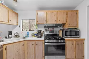 11615 Michael Rd, Central Point, OR 97502 - Photo 9