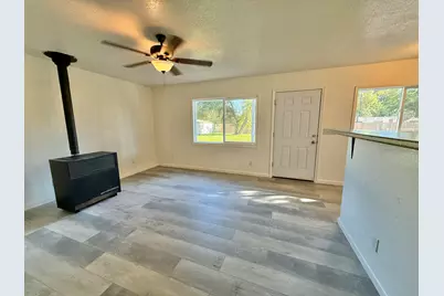 1827 Summers Lane, Klamath Falls, OR 97603 - Photo 15