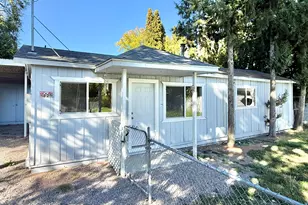 1827 Summers Ln, Klamath Falls, OR 97603 - Photo 11