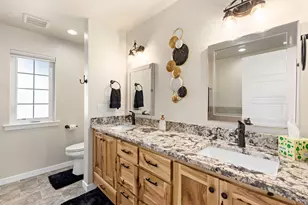1019 SW J Street SW, Grants Pass, OR 97526 - Photo 19