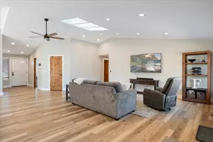 5391 NW Frank Wy, Redmond, OR 97756 - Photo 3