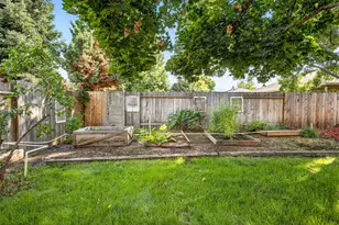 2055 Terrel Dr, Medford, OR 97501 - Photo 33