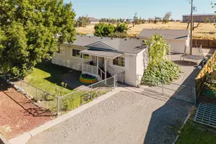 246 SE 6th St, Redmond, OR 97756 - Photo 33