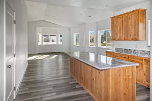 811 Quail Point Dr, Klamath Falls, OR 97601 - Photo 9