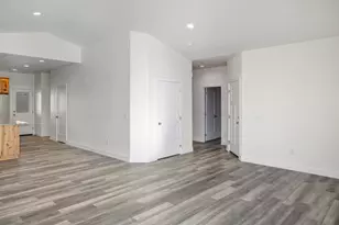 811 Quail Point Dr, Klamath Falls, OR 97601 - Photo 11