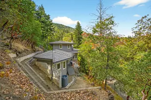 545 Ashland Creek Dr, Ashland, OR 97520 - Photo 59