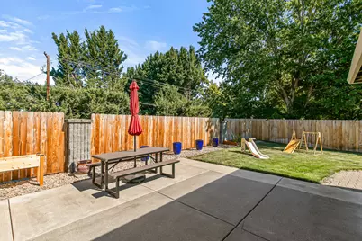 335 Applewood Drive, Central Point, OR 97502 - Photo 27