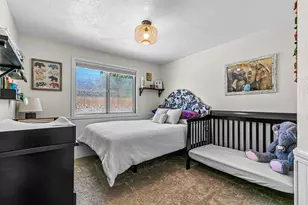 335 Applewood Dr, Central Point, OR 97502 - Photo 15