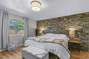 335 Applewood Dr, Central Point, OR 97502 - Photo 11