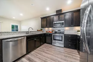 3860 Creek View Dr, Medford, OR 97504 - Photo 13