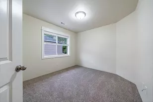 3860 Creek View Dr, Medford, OR 97504 - Photo 33