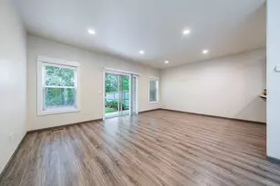 3860 Creek View Dr, Medford, OR 97504 - Photo 9