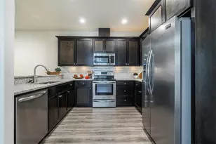 3860 Creek View Dr, Medford, OR 97504 - Photo 11