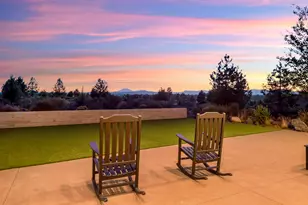 61785 Hosmer Lake Dr, Bend, OR 97702 - Photo 3