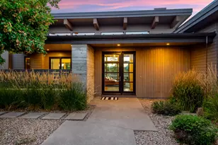 61785 Hosmer Lake Dr, Bend, OR 97702 - Photo 3