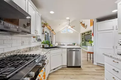 2293 NE Lynda Lane, Bend, OR 97701 - Photo 9