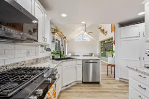 2293 NE Lynda Ln, Bend, OR 97701 - Photo 9