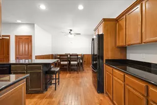 3757 Sherwood Park Dr, Medford, OR 97504 - Photo 13