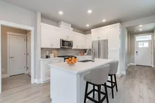 21439 NE Hayloft Pl, Bend, OR 97701 - Photo 3