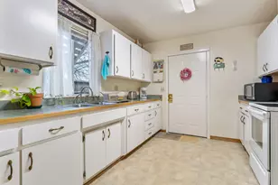 409 SE J St, Grants Pass, OR 97526 - Photo 3