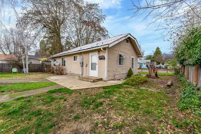 409 SE J Street, Grants Pass, OR 97526 - Photo 19