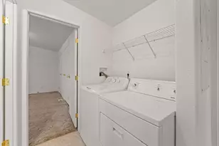 3700 Bellinger Ln, Medford, OR 97501 - Photo 11