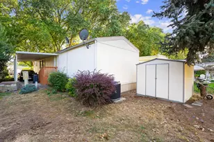 3700 Bellinger Ln, Medford, OR 97501 - Photo 13