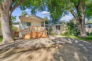 3700 Bellinger Ln, Medford, OR 97501 - Photo 3