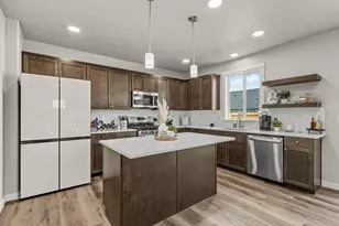 3691 Ford Dr, Medford, OR 97504 - Photo 9