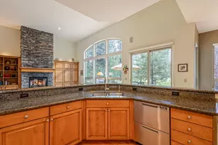 16923 Royal Coachman Dr, Sisters, OR 97759 - Photo 9