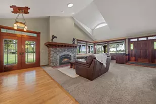 21925 Bear Creek Rd, Bend, OR 97701 - Photo 15