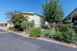 3955 S Stage Rd, Medford, OR 97501 - Photo 3