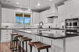 103 Summit Dr, Shady Cove, OR 97539 - Photo 11