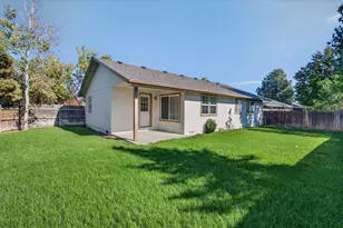 61839 Avonlea Cir, Bend, OR 97702 - Photo 33